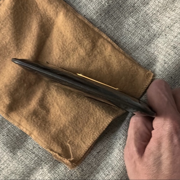 Louis Vuitton Glossy brownish, maroon Monogram Key Pouch - Picture 3 of 4